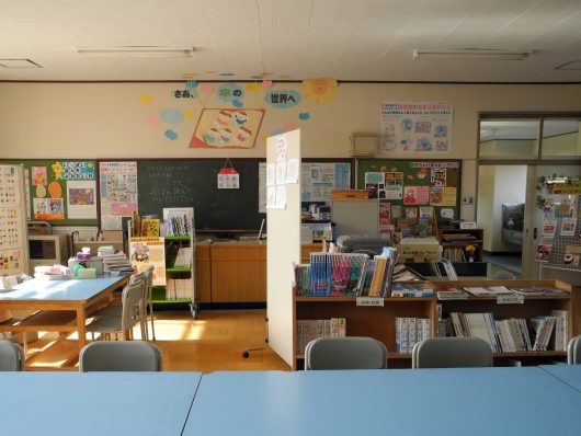 Jinego_Elementary_School_library_front