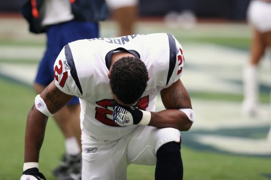 First white NFL player kneels during national anthem, joining civil rights  protest started by Colin Kaepernick, The Independent